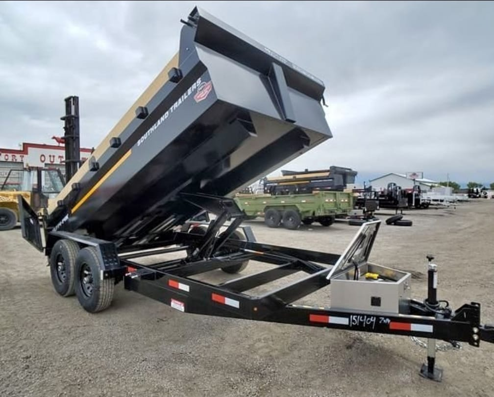 Heavy duty dump trailer raised